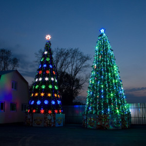 Светящиеся елки – эффектный новогодний декор